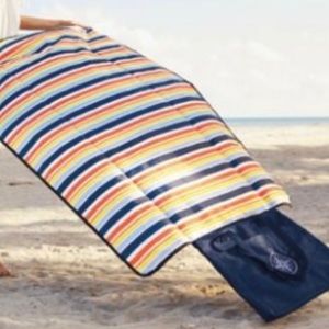 BEACH TIME W:FASHION Vista Stripe Fold/Fun to keep warm on the b…